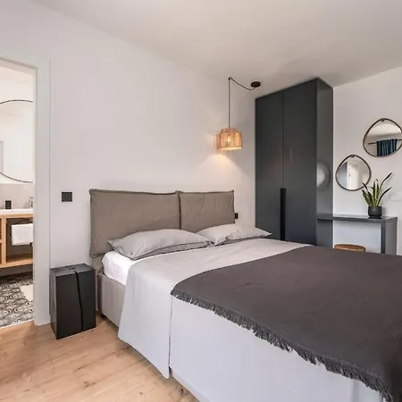 Modern Molindrio With Pool In Вілла Пореч