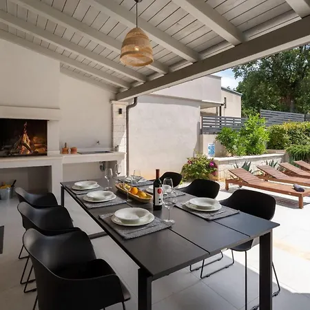 Modern Molindrio With Pool In *