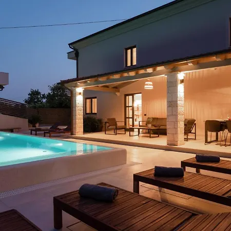 Modern Molindrio With Pool In ヴィラ