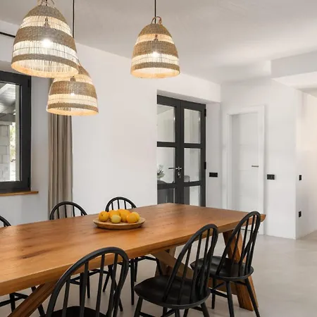 Modern Molindrio With Pool In Villa *