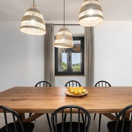 Villa Modern Molindrio With Pool In