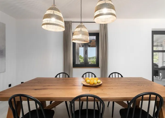 Villa Modern Molindrio With Pool In