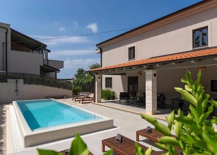 Modern Molindrio With Pool In *